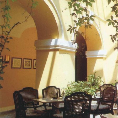 Hotel Ungarische Krone Bruckneudorf Bagian luar foto