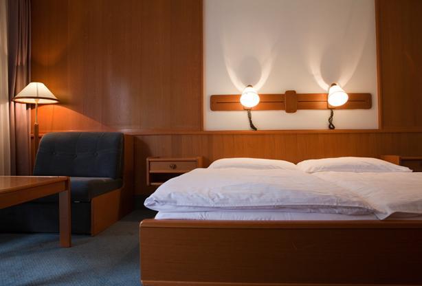 Hotel Ungarische Krone Bruckneudorf Ruang foto