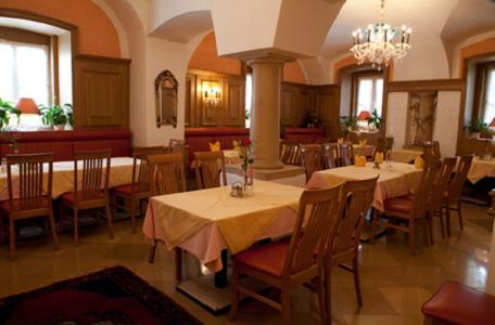 Hotel Ungarische Krone Bruckneudorf Bagian luar foto