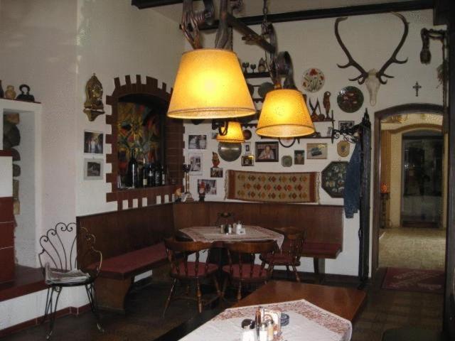 Hotel Ungarische Krone Bruckneudorf Bagian luar foto