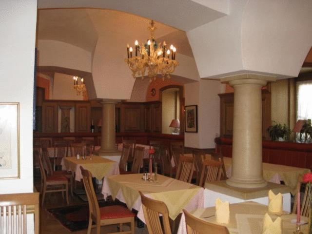 Hotel Ungarische Krone Bruckneudorf Bagian luar foto