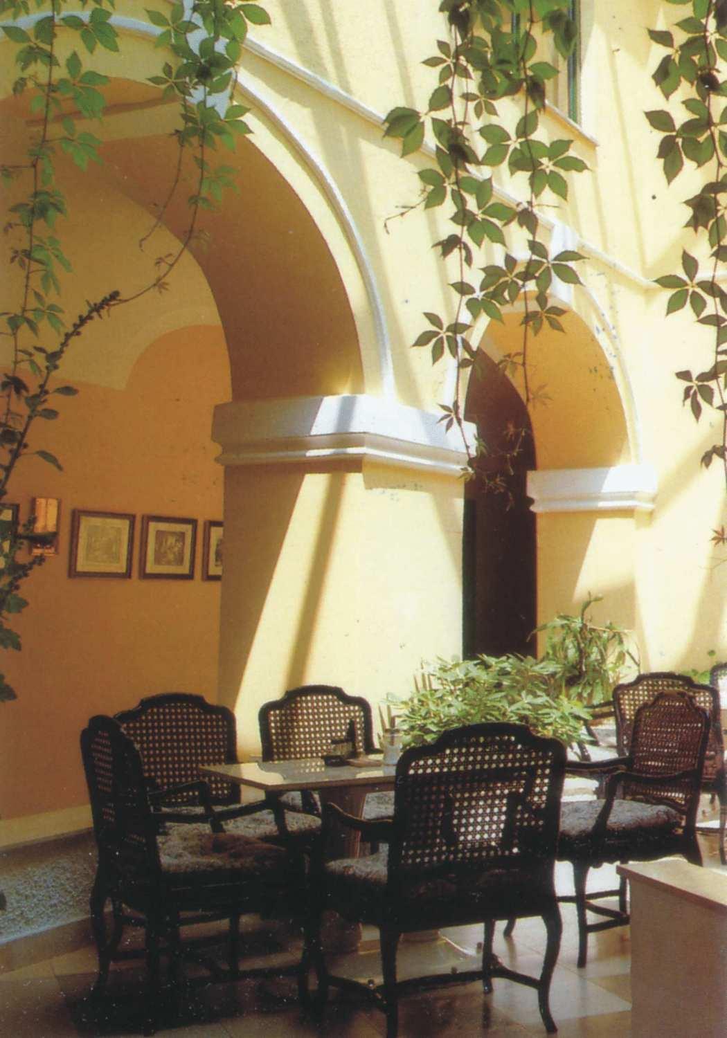 Hotel Ungarische Krone Bruckneudorf Bagian luar foto